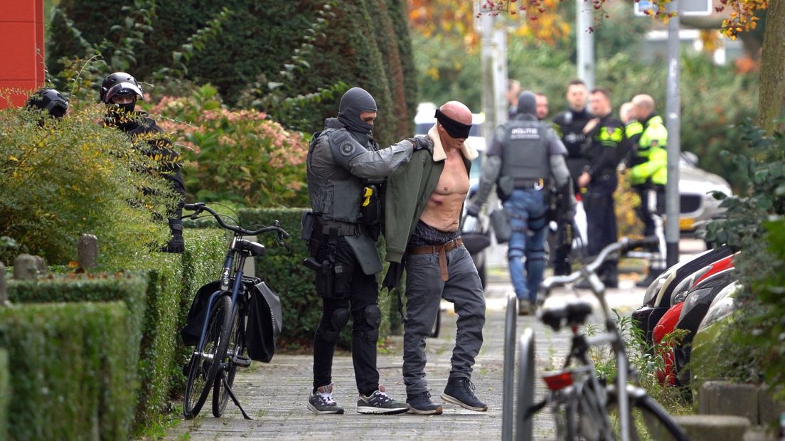 De verdachte in de Soerabajastraat kon uiteindelijk worden aangehouden