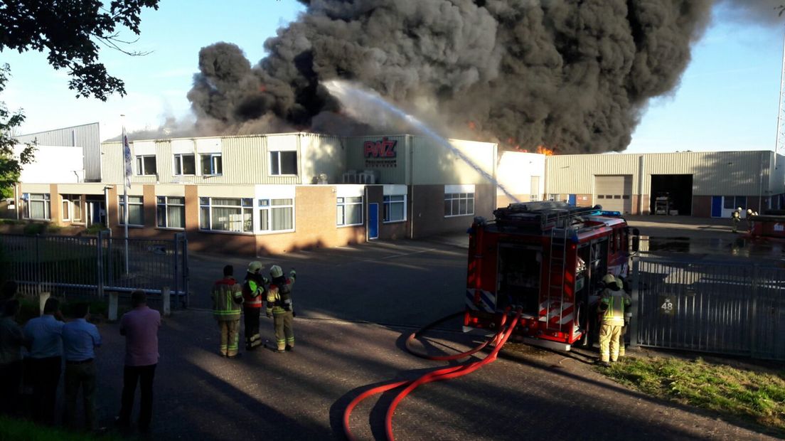 Bedrijf in Zierikzee verwoest door grote brand