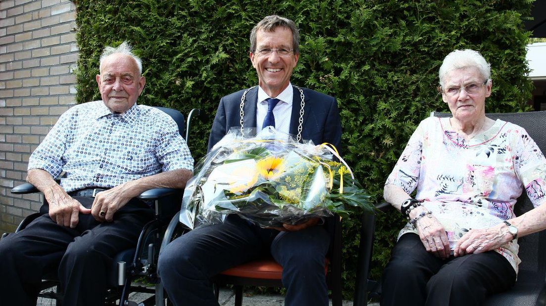 Henderik en Margje Hilbrands zijn zeventig jaar getrouwd (Rechten: Van Oost Media)