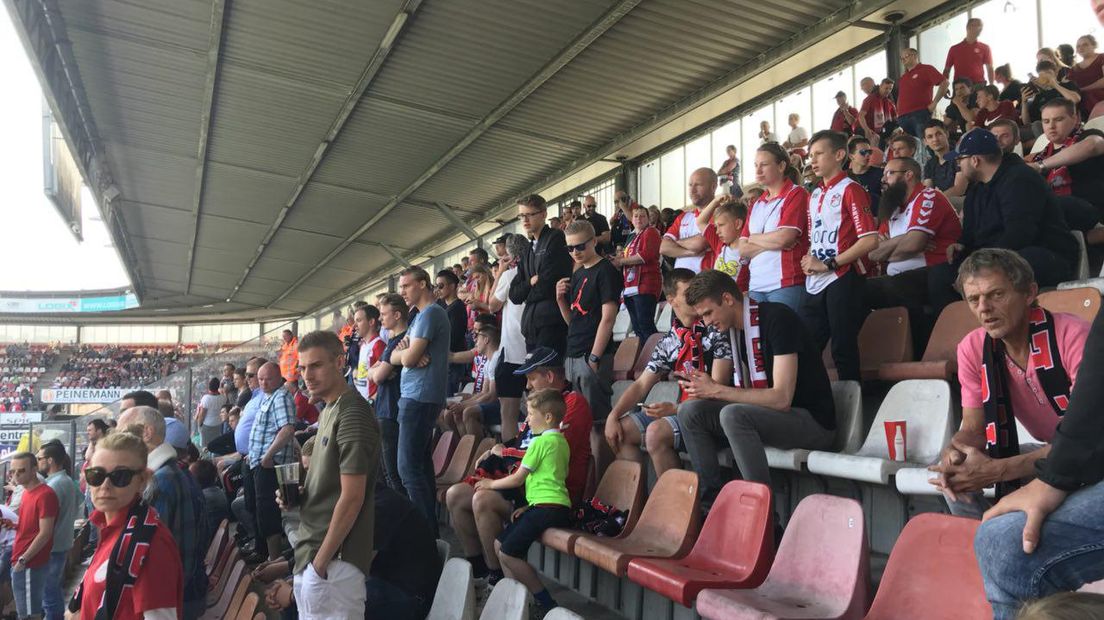 Al veel supporters zijn wel in het stadion aanwezig (Rechten: RTV Drenthe/Erwin Kikkers)