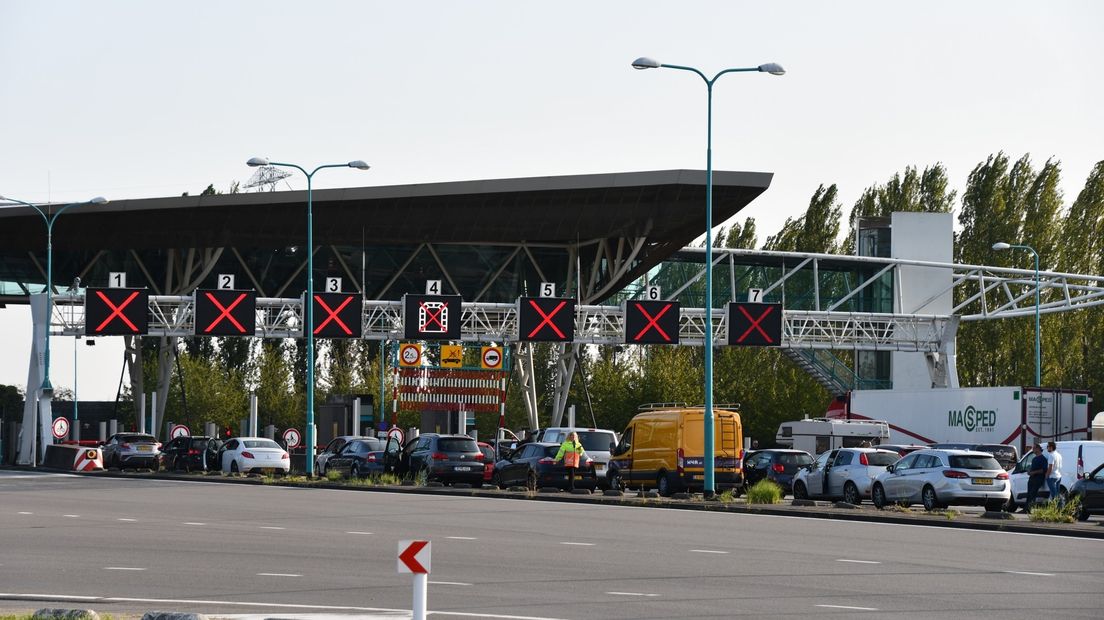 File bij tolpoortjes Westerscheldetunnel