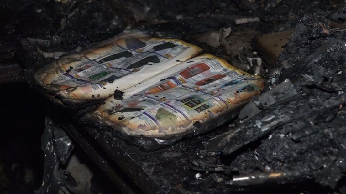 De brand ontstond in het kantoor van de winkel.