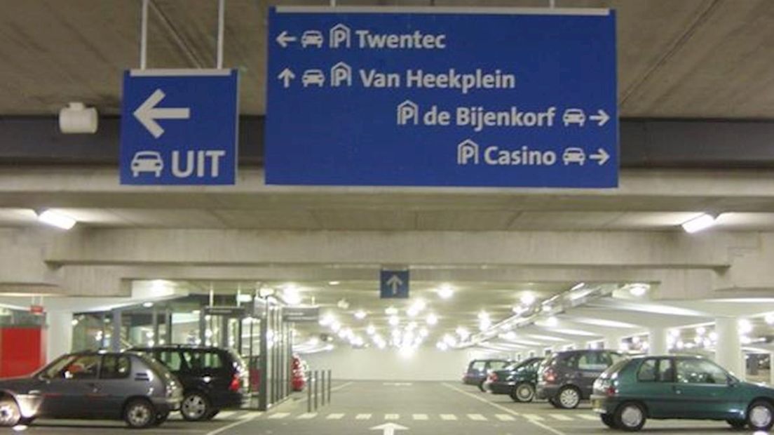 Discussie over parkeertarief Enschede na vertrek Bijenkorf