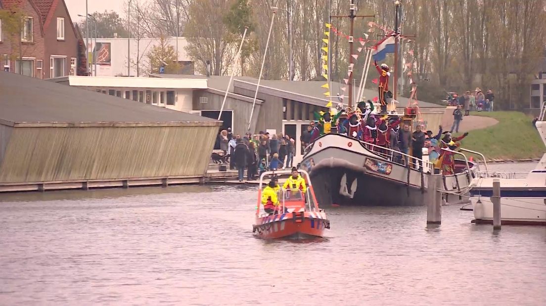De reddingsbrigade bij de intocht van Sinterklaas
