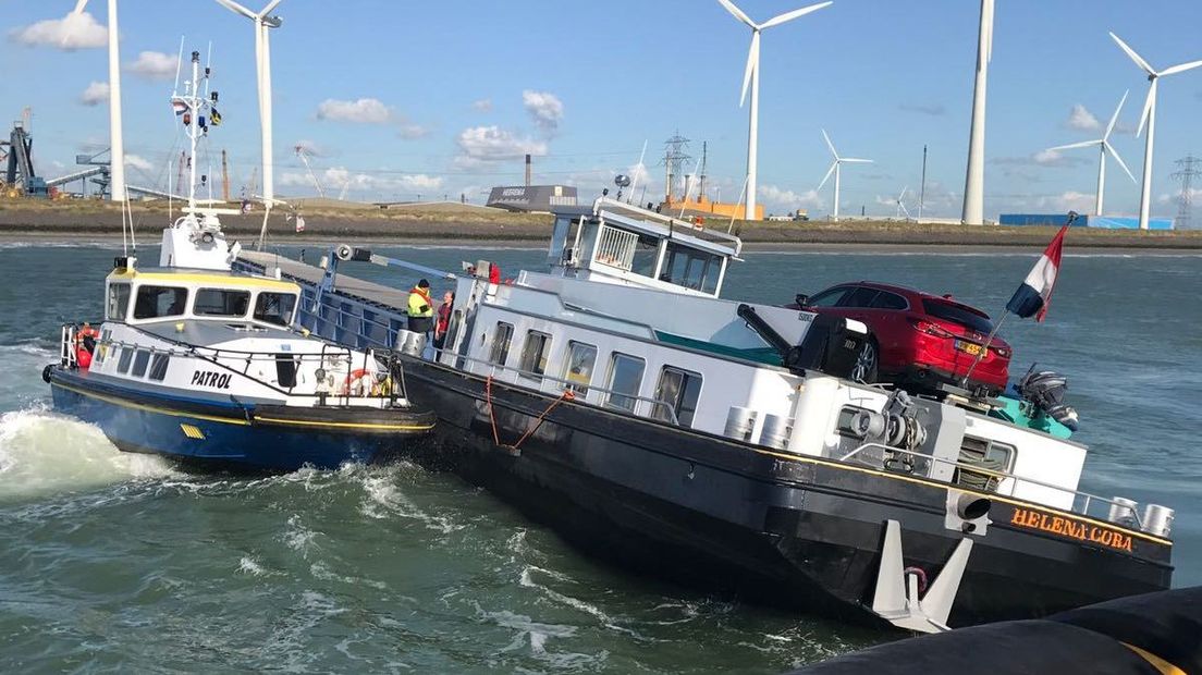 Multraship legt gered binnenvaartschip aan de ketting