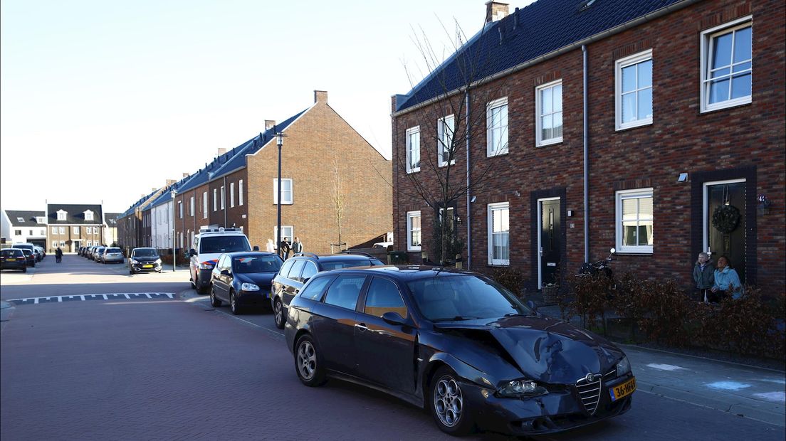 Voertuig gecrasht na achtervolging politie in Kampen