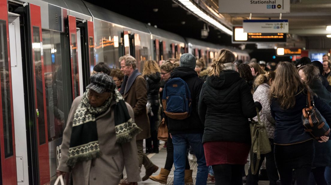 Metros between Beurs and Zuidplein are running again, RET hopes to start a full timetable on Tuesday