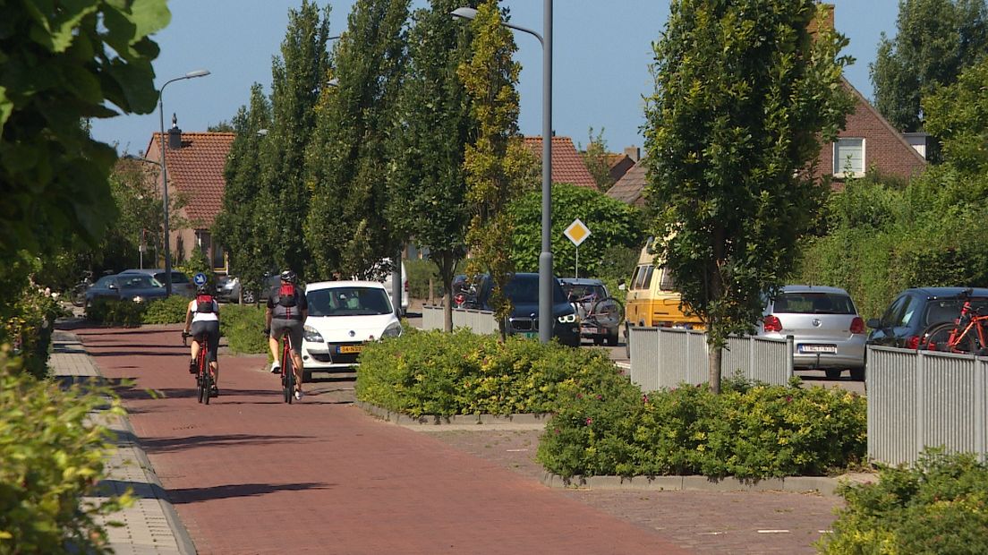In het dorp ontstaan in het zomerseizoen opstoppingen