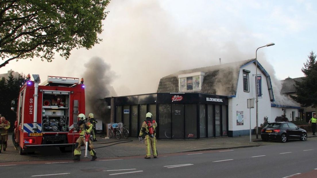 Uitslaande brand in winkel in Holten