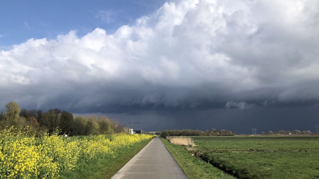 Een dreigende regenlucht (archief)