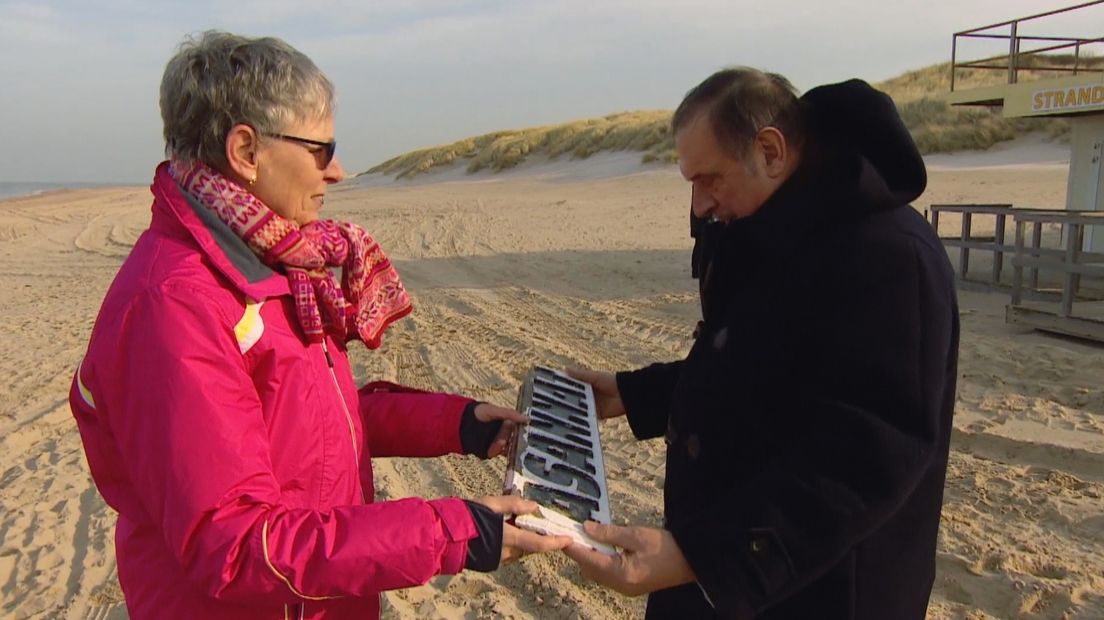 Brok in de keel door bordje van gezonken Asannat (video)