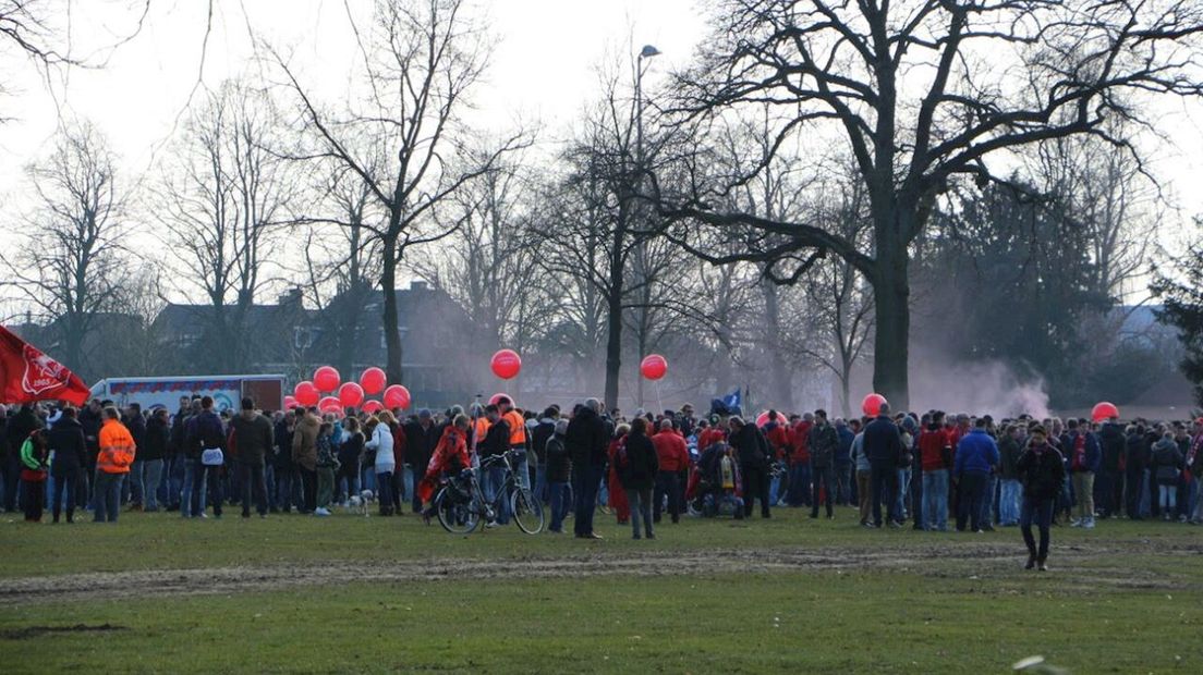 Supporters verzamelen zich in het Volkspark