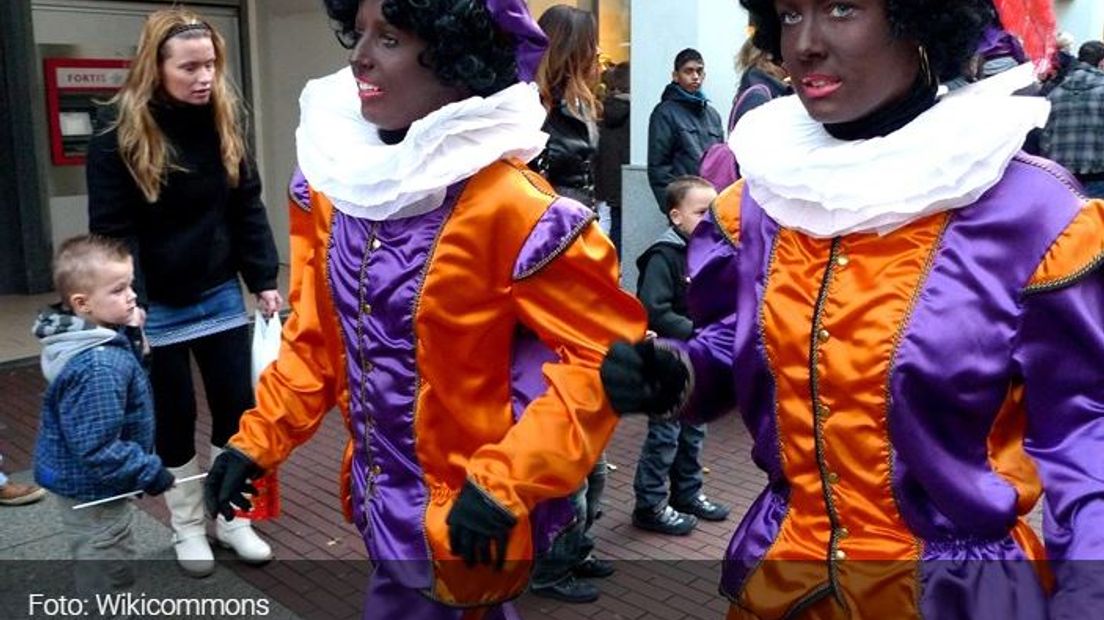 Actievoerders die vrijdagavond in Nijmegen bijeen zijn om de demonstratie tegen Zwarte Piet tijdens de landelijke intocht van Sinterklaas op 12 november in Maassluis te bespreken, zijn in de clinch gekomen met voorstanders van Zwarte Piet.