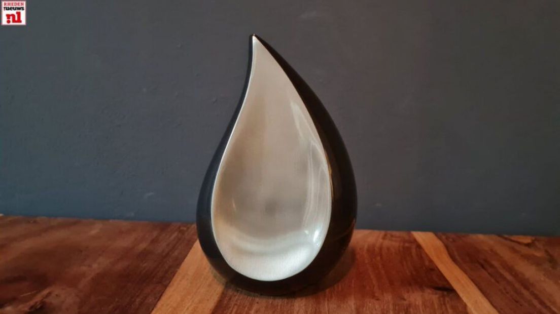 De urn uit de kringloopwinkel
