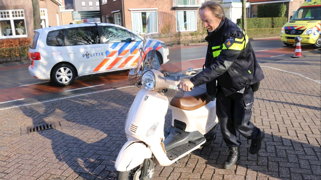 Aanrijding tussen personenauto en scooter in Ommen