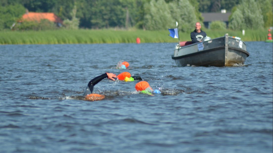 Zwemmers Steenwijk'34, zwemmen 200 kilometer voor het goede doel