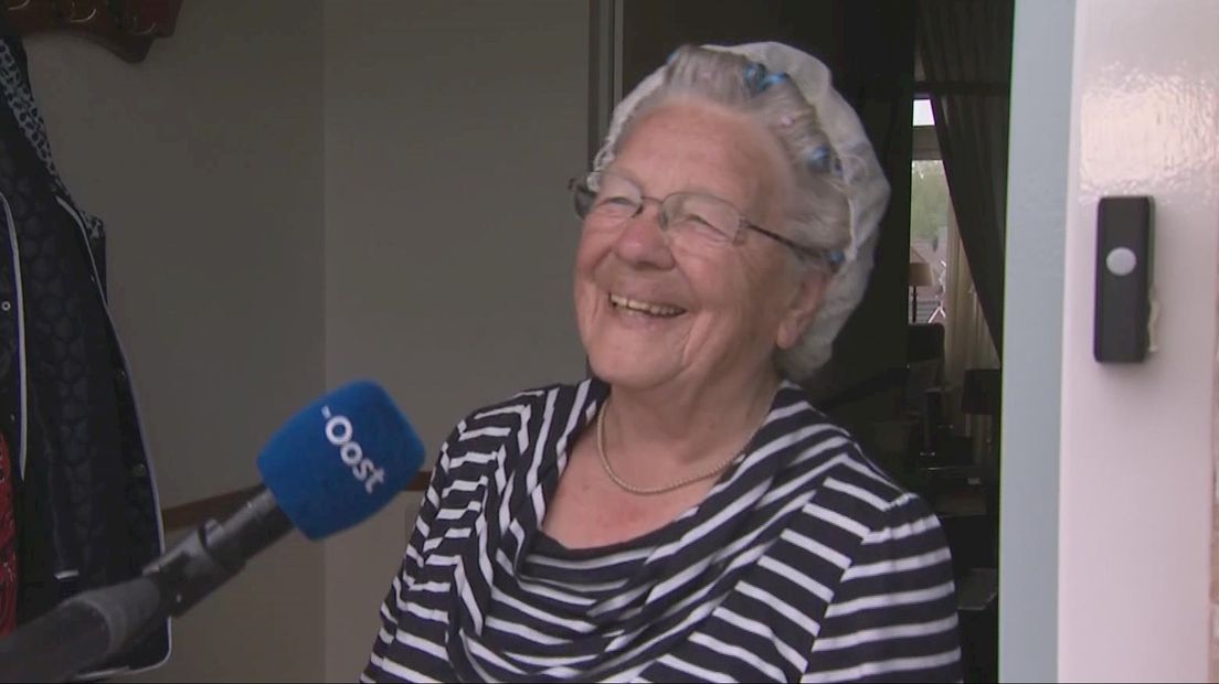 Ouderen blij verrast met het pakket