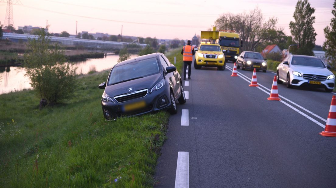 De auto stond nog in de berm