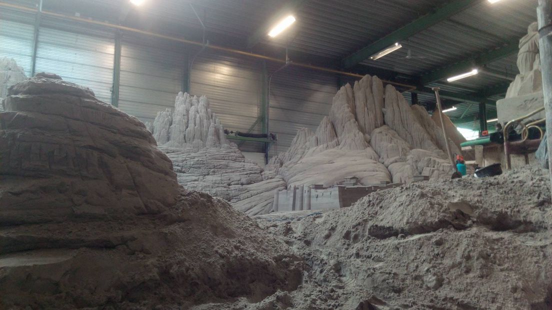 Met zand bijbelverhalen vertellen, dat moet binnenkort op grote schaal gebeuren in Elburg. Er wordt hard gewerkt aan een permanente zandsculpturententoonstelling, die zelfs de grootste van Europa moet worden.