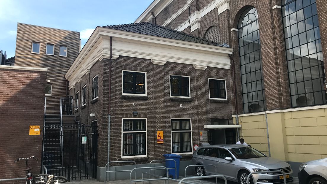 Het zalen- en kantoorcomplex achter de Jozefkerk is voor een miljoen verbouwd (Rechten: RTV Drenthe/Margriet Benak)