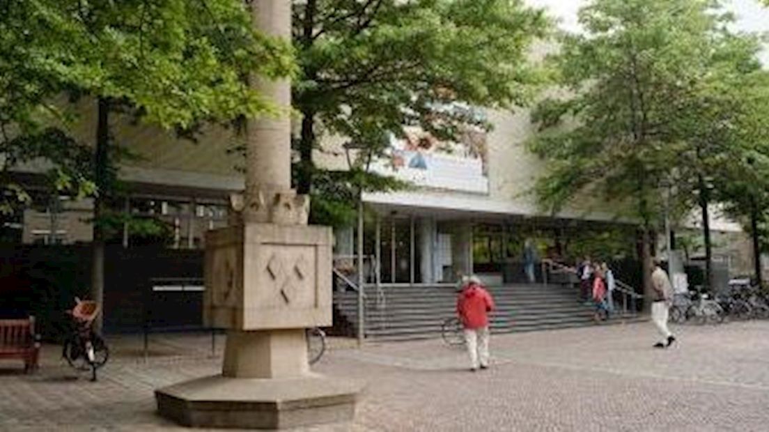 Stadhuis Almelo ongeschikt als woonzorgomplex