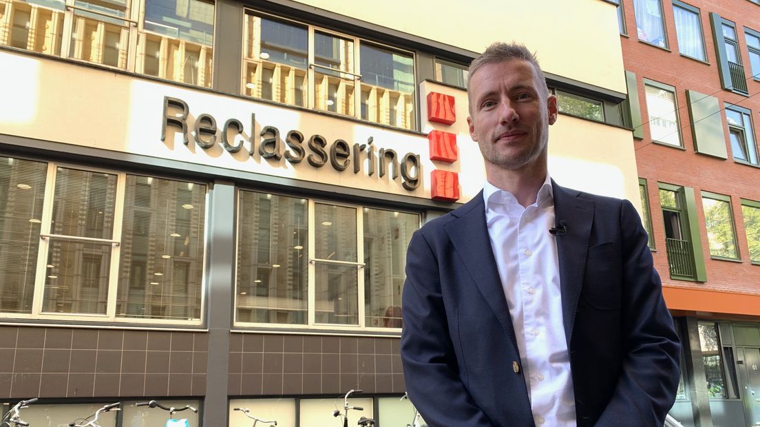 Directeur Maarten Vuylsteke van Reclassering Oost Nederland draagt een week lang een enkelband