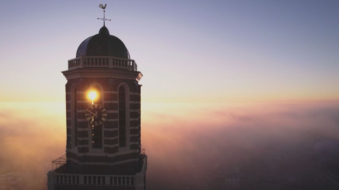 De Zwolse Peperbus in de ochtendmist
