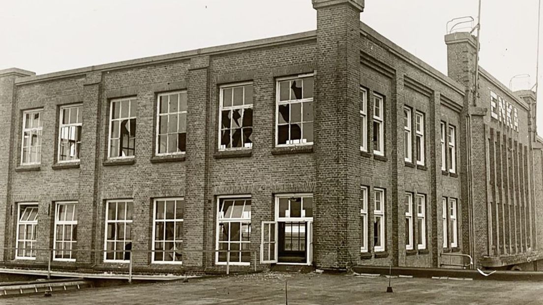 Gesneuvelde ruiten in de fabriek van de ENKA