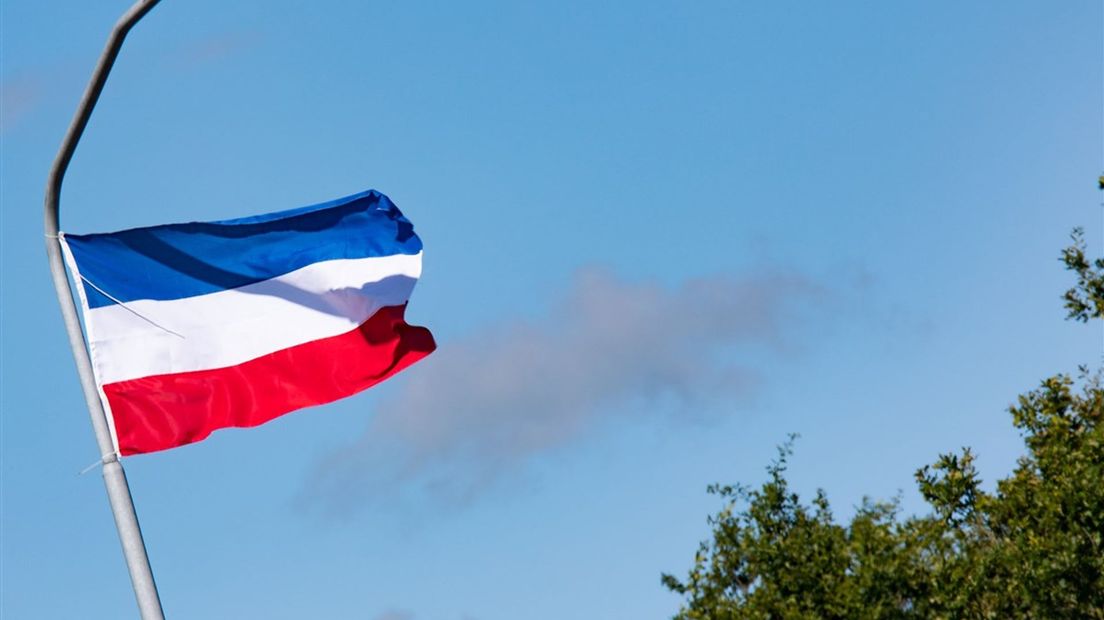 Zwolle haalt omgekeerde vlaggen voor maandag weg