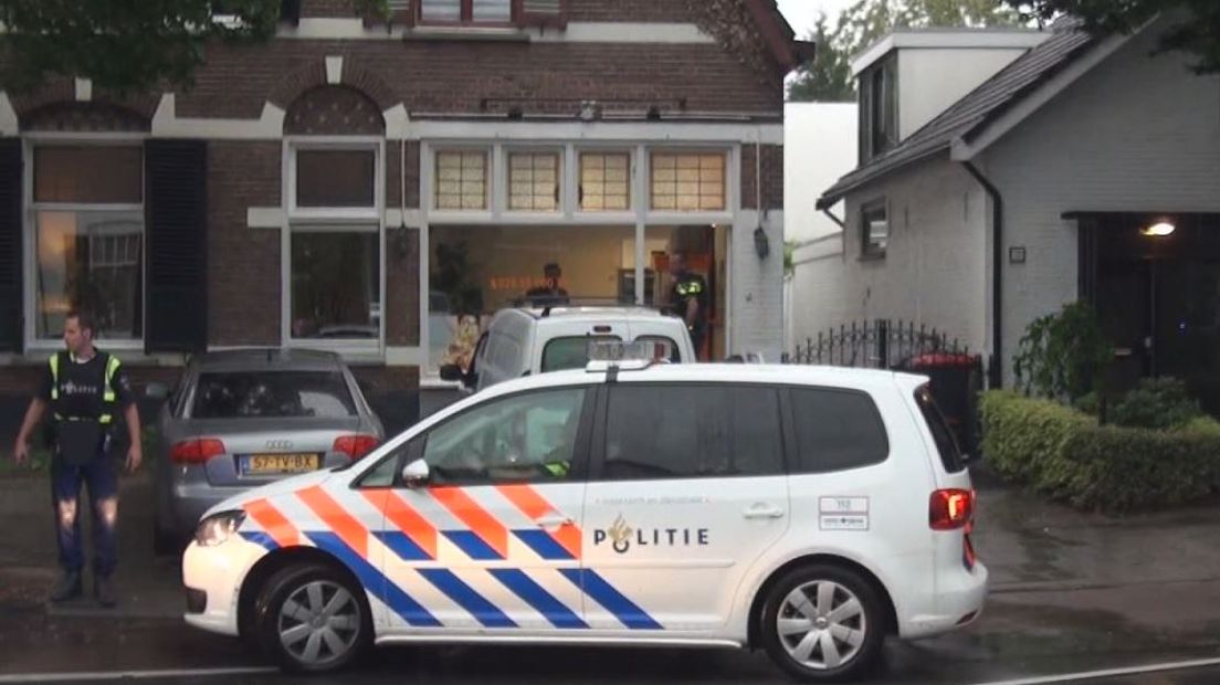 De verdachte van een overval op een tankstation in Velp zondagavond werd aangehouden net nadat hij in een pizzeria in de buurt iets te eten had besteld.