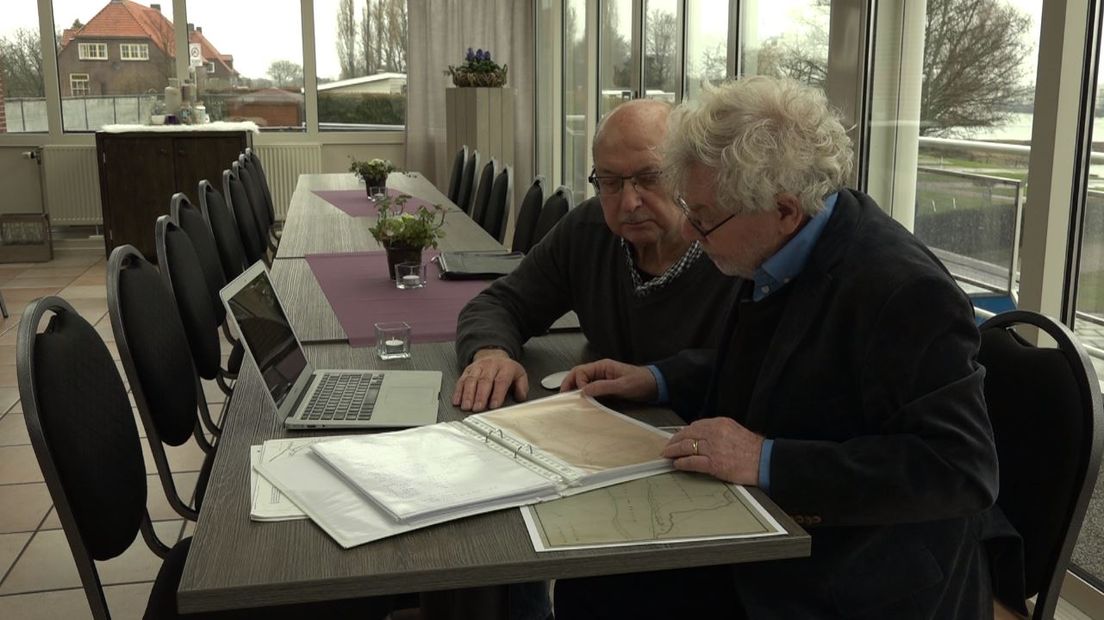 Hulhuizen viert dit jaar feest. Want het kleine buurtschap in de gemeente Lingewaard hoort sinds 1 maart 200 jaar tot het Koninkrijk der Nederlanden. En dat mag iedereen weten. Het buurtschap van ruim honderd huishoudens heeft zelfs een vlag laten maken voor dit heugelijke feit.