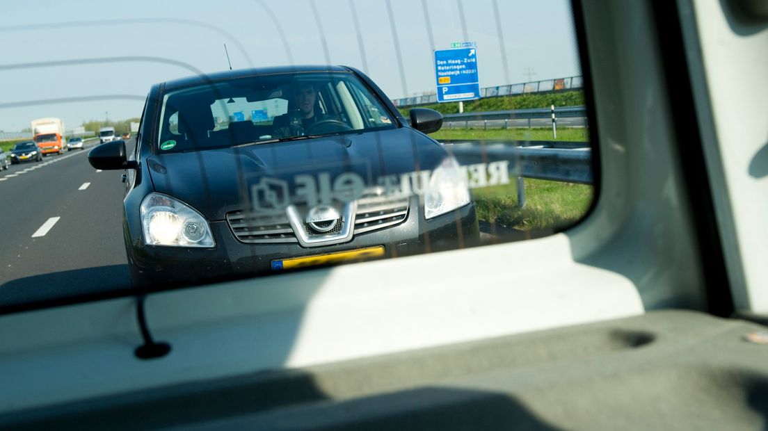 Bumperkleven is een grote ergenis in het verkeer (foto ter illustratie).