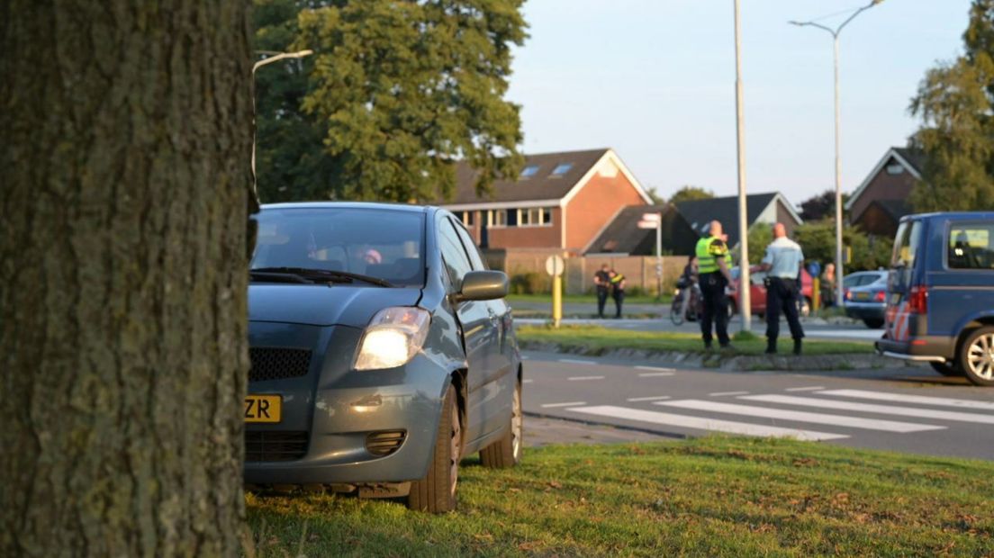 Hulpdiensten bij de plek van het ongeval in Delfzijl