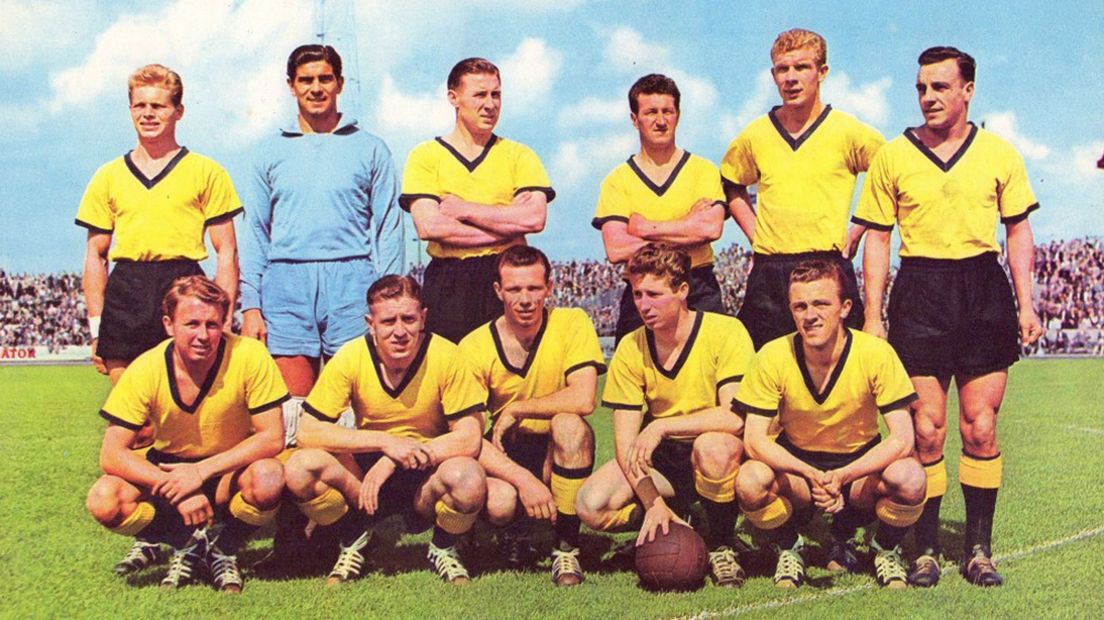 Het team van 1958. Alleen Andries Nagtegaal is nog in leven.