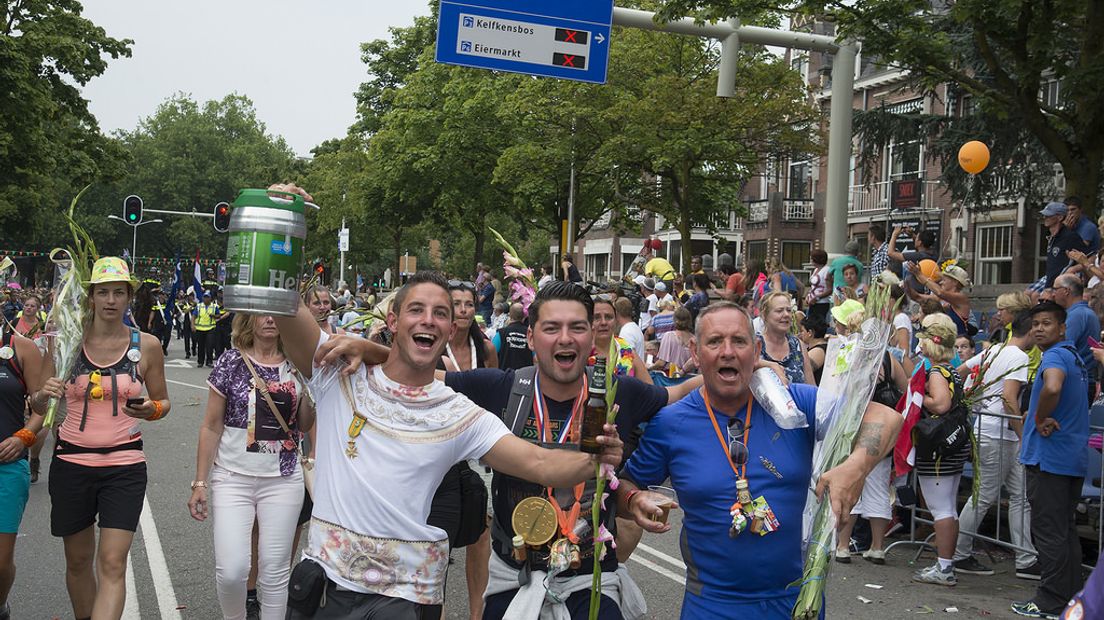 De Laatste Vierdaagsedag: Via Overasselt, Grave En Cuijk Naar De Via ...