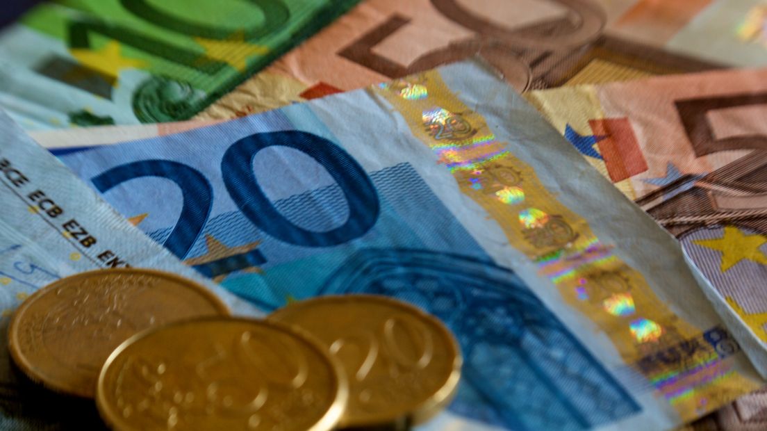 De werknemers zouden jarenlang en stelselmatig geld hebben onttrokken