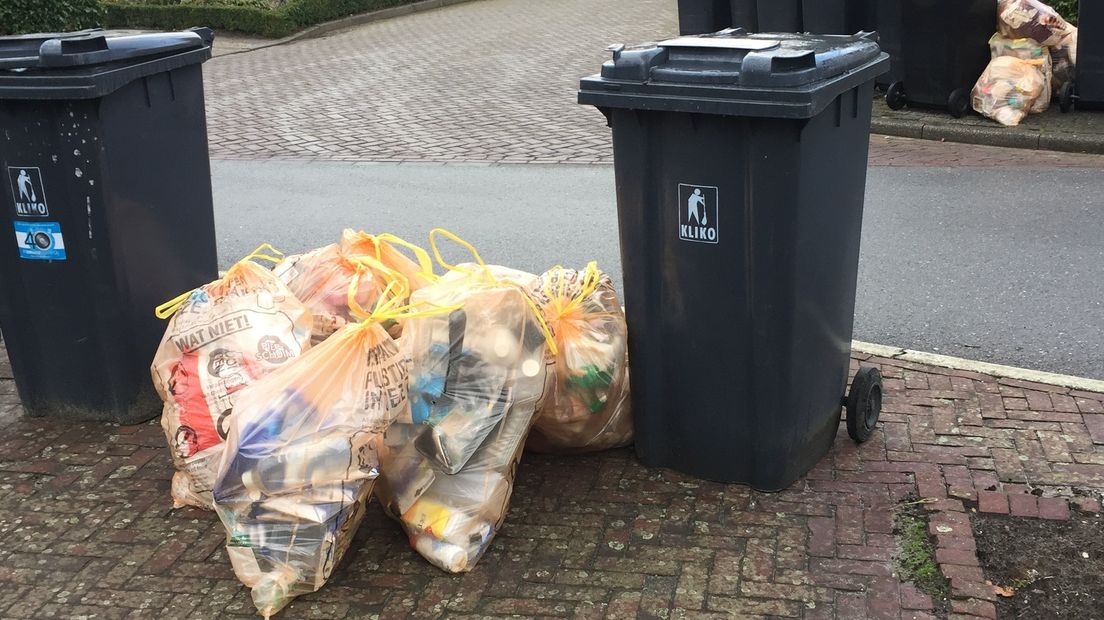 Plastic afval wordt in sommige gemeenten thuis opgehaald