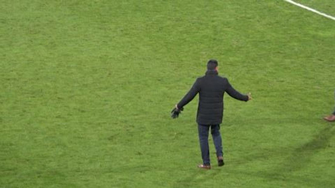 Vitesse-trainer Henk Fraser had zaterdagavond na de tegengoal last van een déjà-vu. Voor de zesde keer dit jaar verspeelde Vitesse een voorsprong. En dat frustreert de trainer.