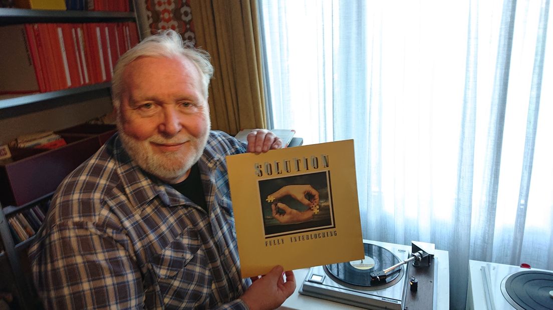 Henk met de LP Fully Interlocking van Solution uit 1977