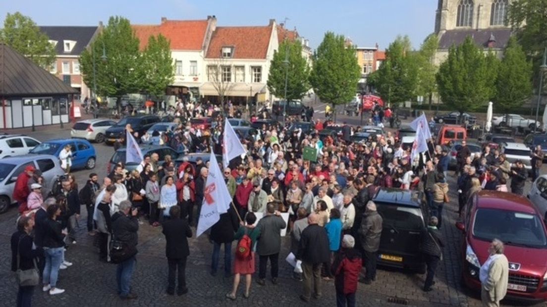 Honderden Belgen in Hulst om medicijnen in te slaan (video)