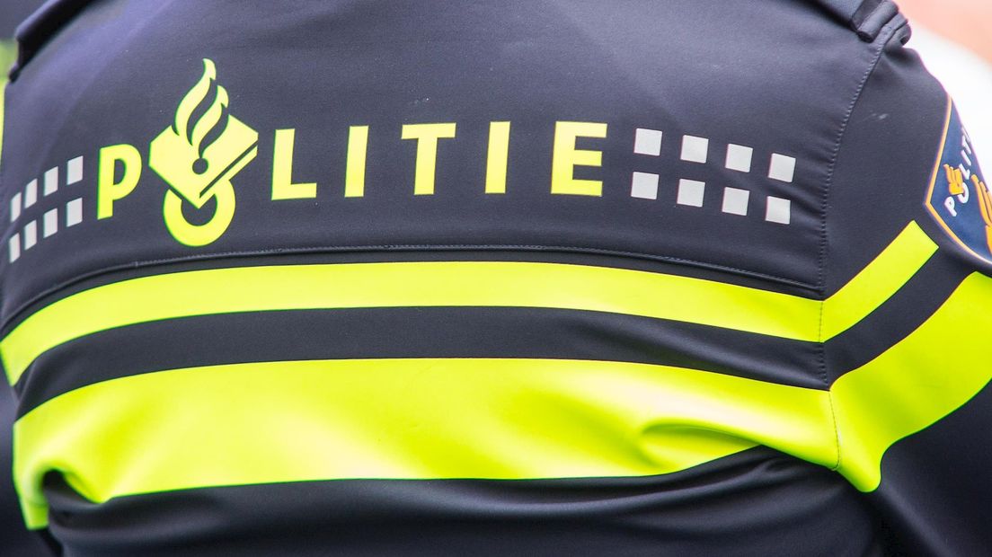De politie zoekt getuigen van de mishandeling en beroving