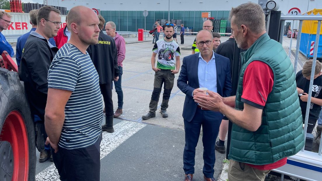 Boeren, stikstof, boerenprotest, blokkade, distributiecentrum, Coop, Gieten, Anno Wietze Hiemstra, burgemeester