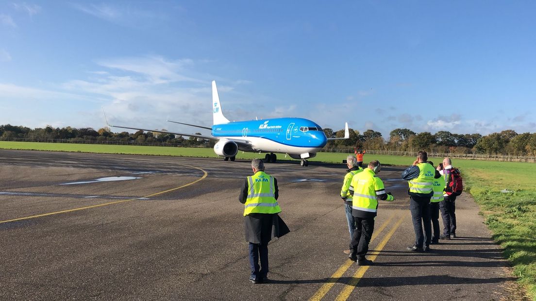 KLM-vliegtuig komt aan op GAE