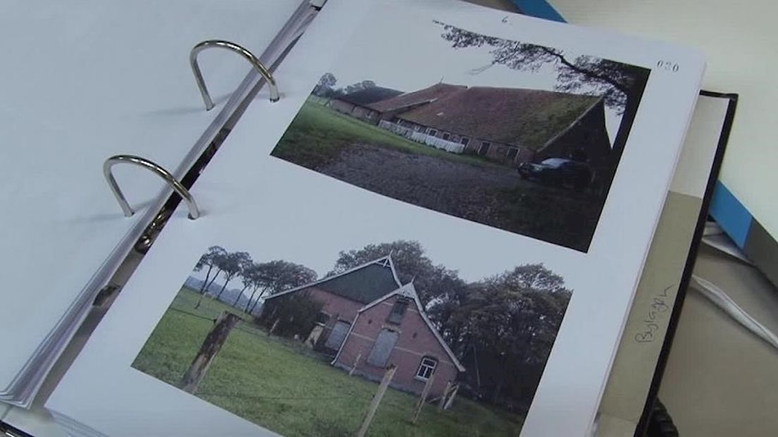 Foto's van de bewuste boerderij in Saasveld