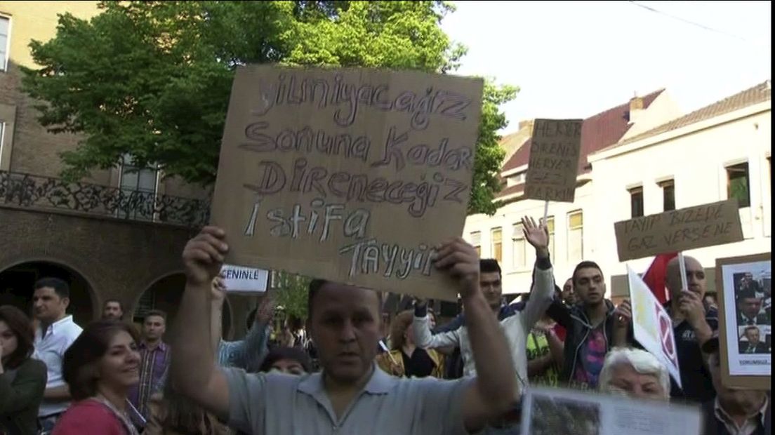 Turks protest in Enschede grimmig