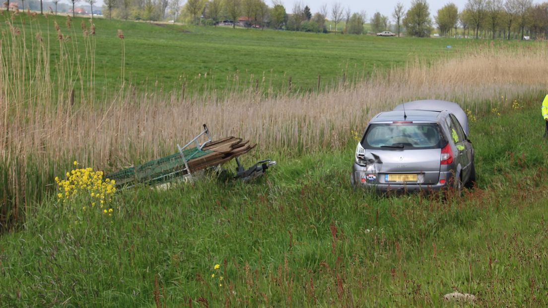 Auto van de weg in Kampen