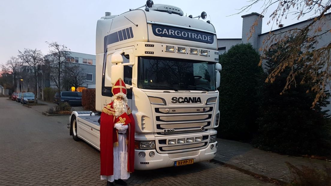 Sint ging met de truck naar de Utrechtse Rietendakschool.