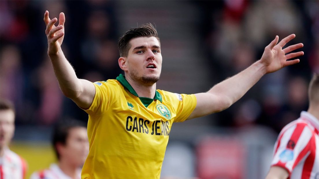 Ongeloof bij Nick Kuipers na zijn afgekeurde goal tegen Sparta. 