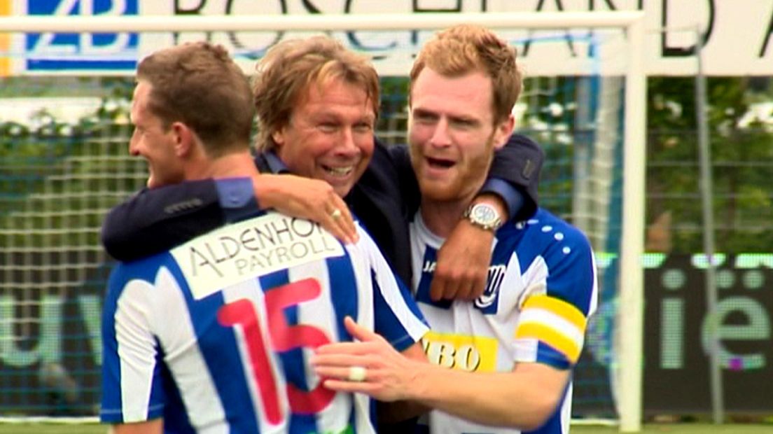 Trainer Hans Kraay jr. van FC Lienden was dolblij na de overwinning op Jong Vitesse. 'Dit had niemand verwacht', sprak de coach uit Ophemert.