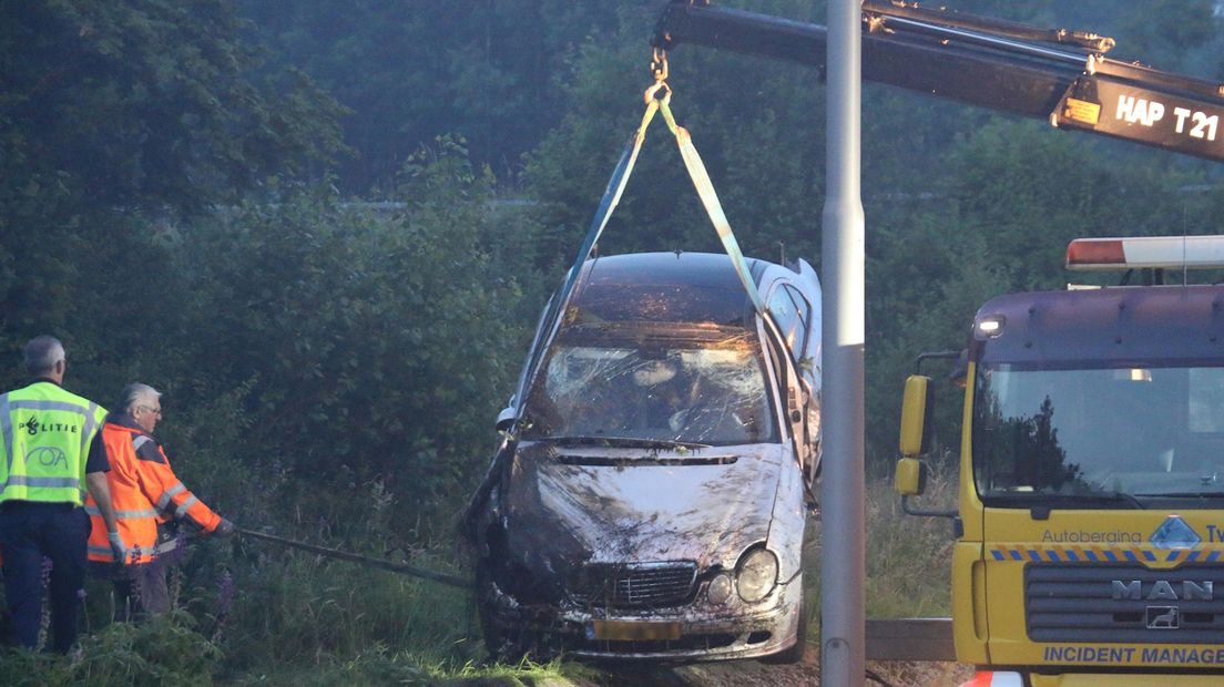 Mogelijk drank in het spel bij man die met auto over de kop vloog in De Lutte